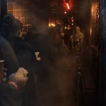 Le manoir de paris 2024, entrée Halloween fermée, file de visiteurs