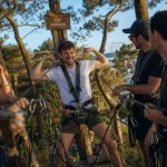 Activités evg la rochelle : amis en accrobranche, harnais et cordes, EVG parcours