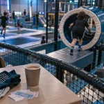 parc de jeux indoor montpellier : enfant en jeu, anniversaire